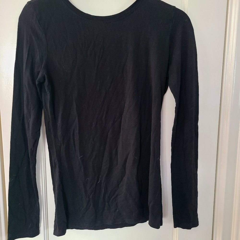 Black long sleeve t shirt
